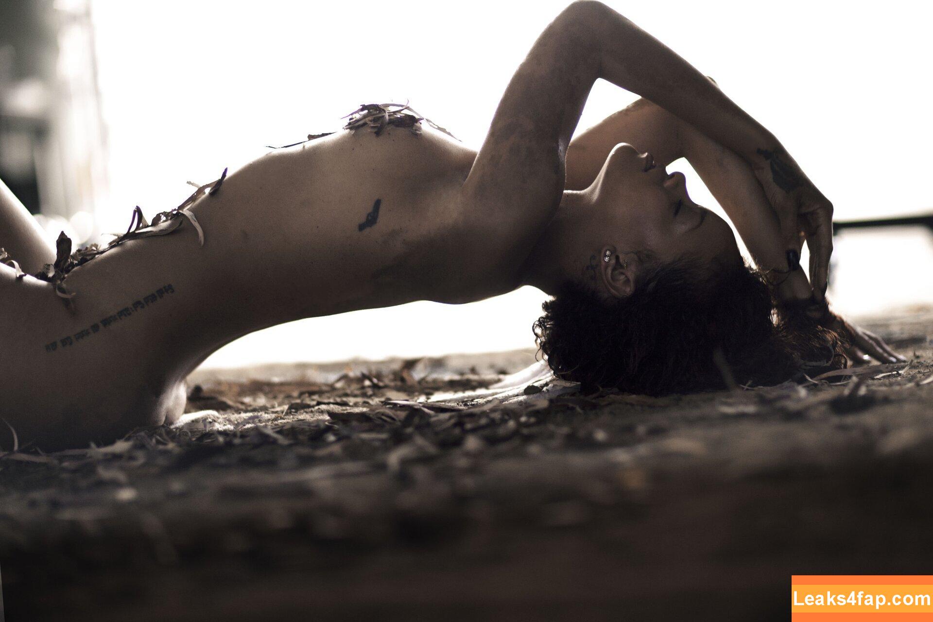 Rihanna / badgalriri leaked photo photo #0263