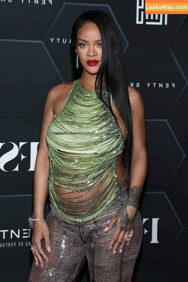Rihanna / badgalriri leaked photo photo #0272