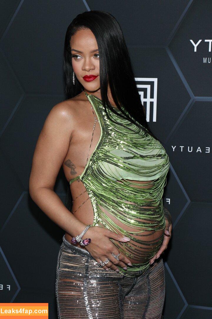 Rihanna / badgalriri leaked photo photo #0290