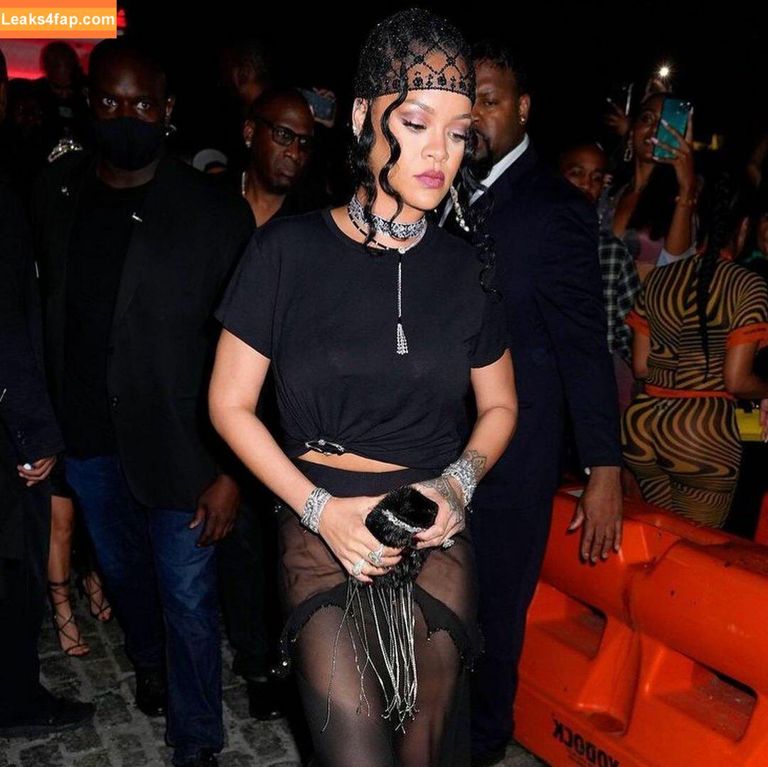 Rihanna / badgalriri leaked photo photo #0296