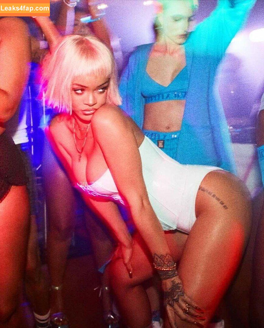 Rihanna / badgalriri leaked photo photo #0299