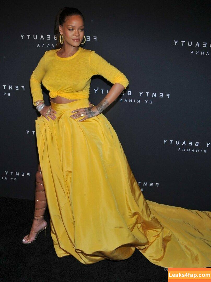 Rihanna / badgalriri leaked photo photo #0313