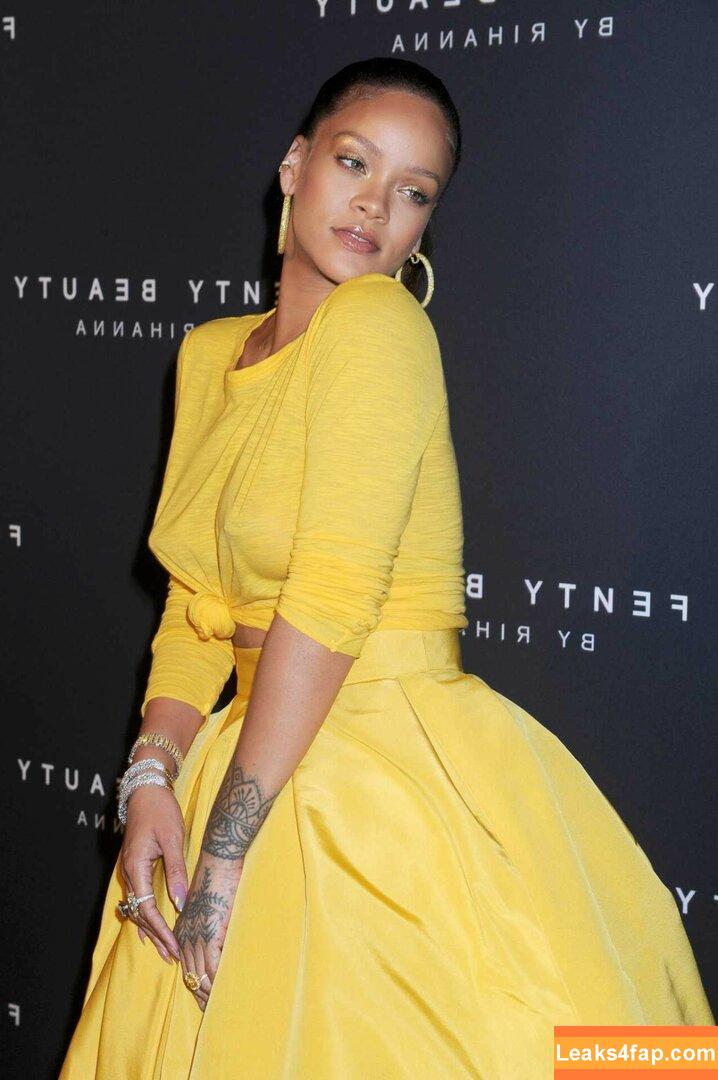 Rihanna / badgalriri leaked photo photo #0341