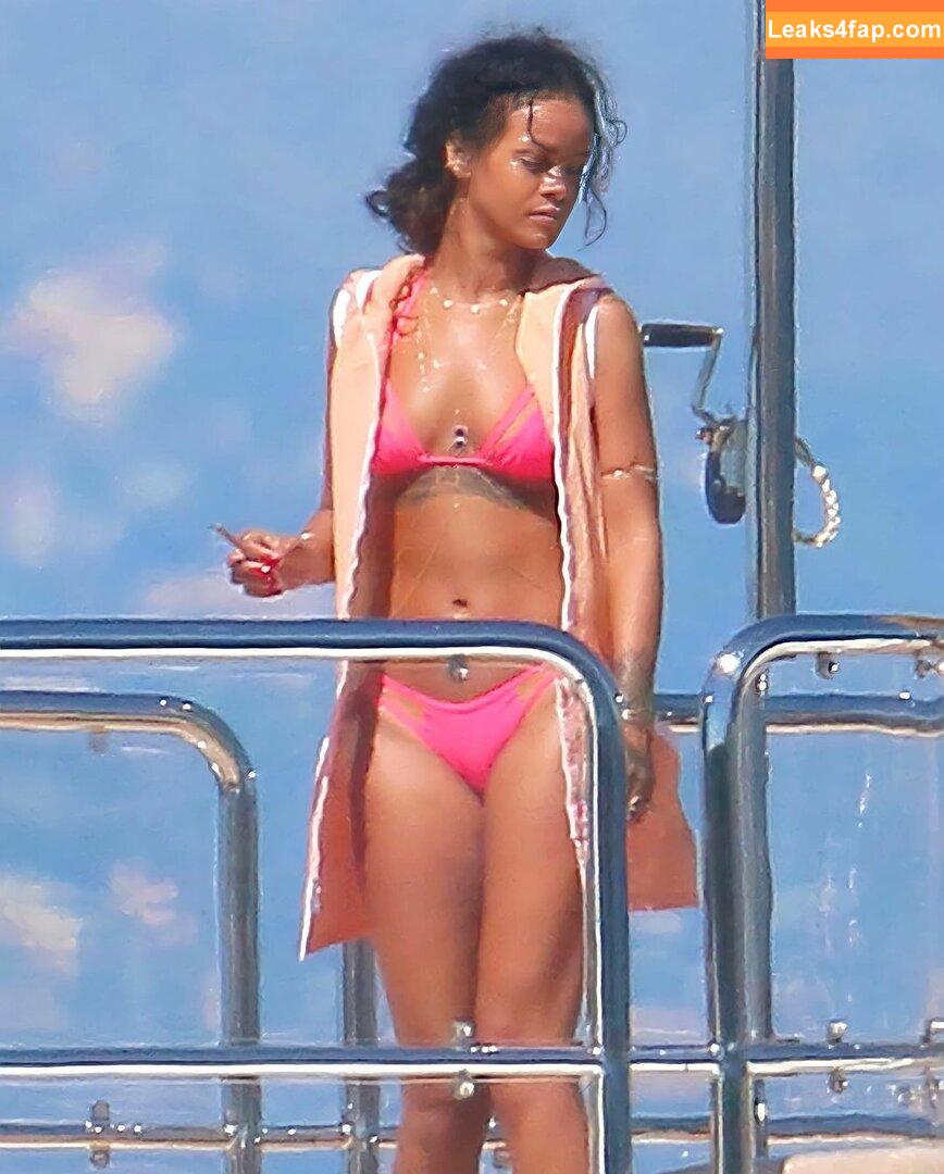 Rihanna / badgalriri leaked photo photo #0405