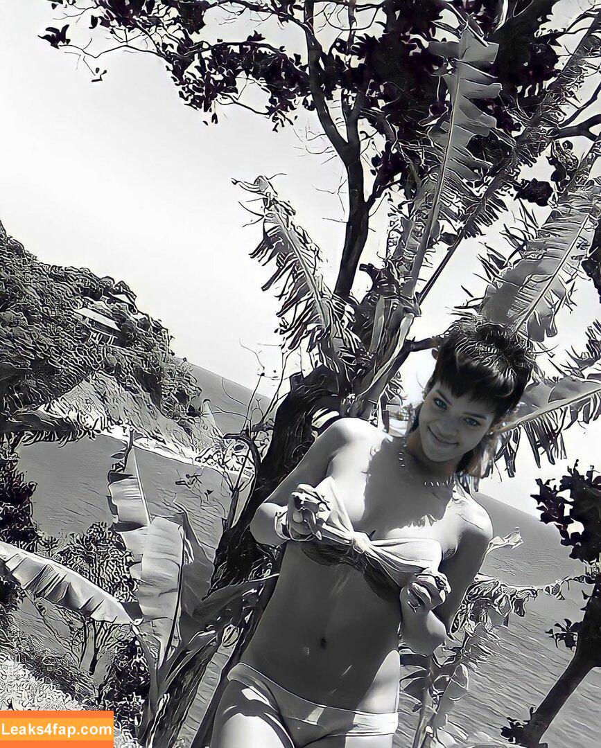 Rihanna / badgalriri leaked photo photo #0408