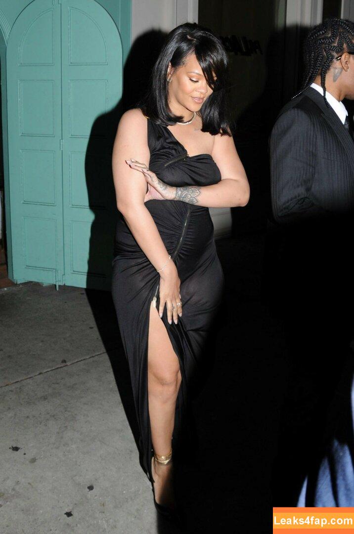 Rihanna / badgalriri leaked photo photo #0443