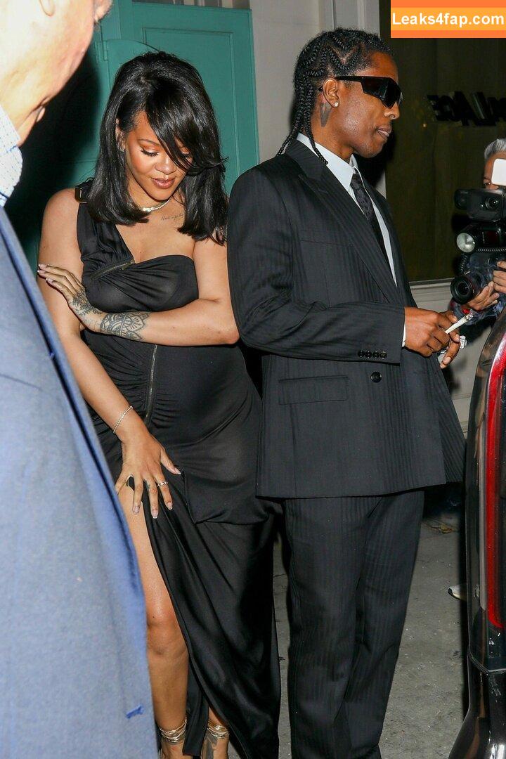 Rihanna / badgalriri leaked photo photo #0452