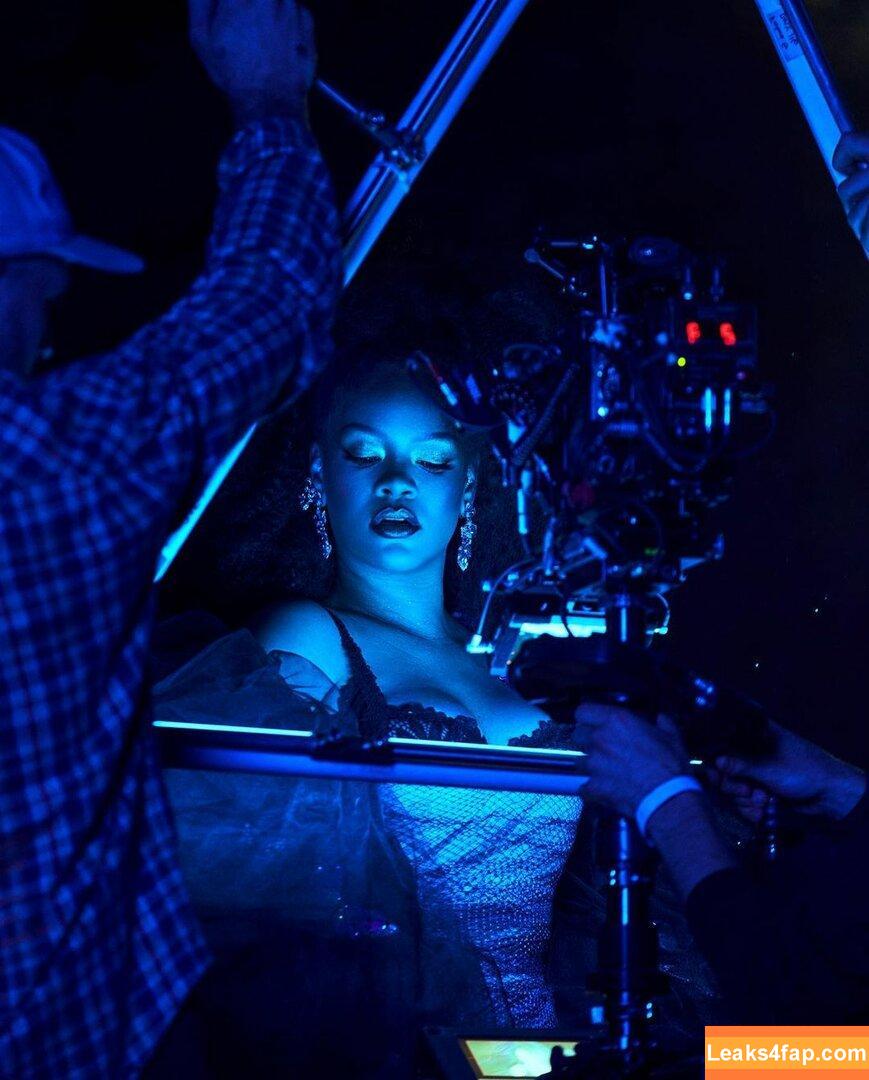 Rihanna / badgalriri leaked photo photo #0463