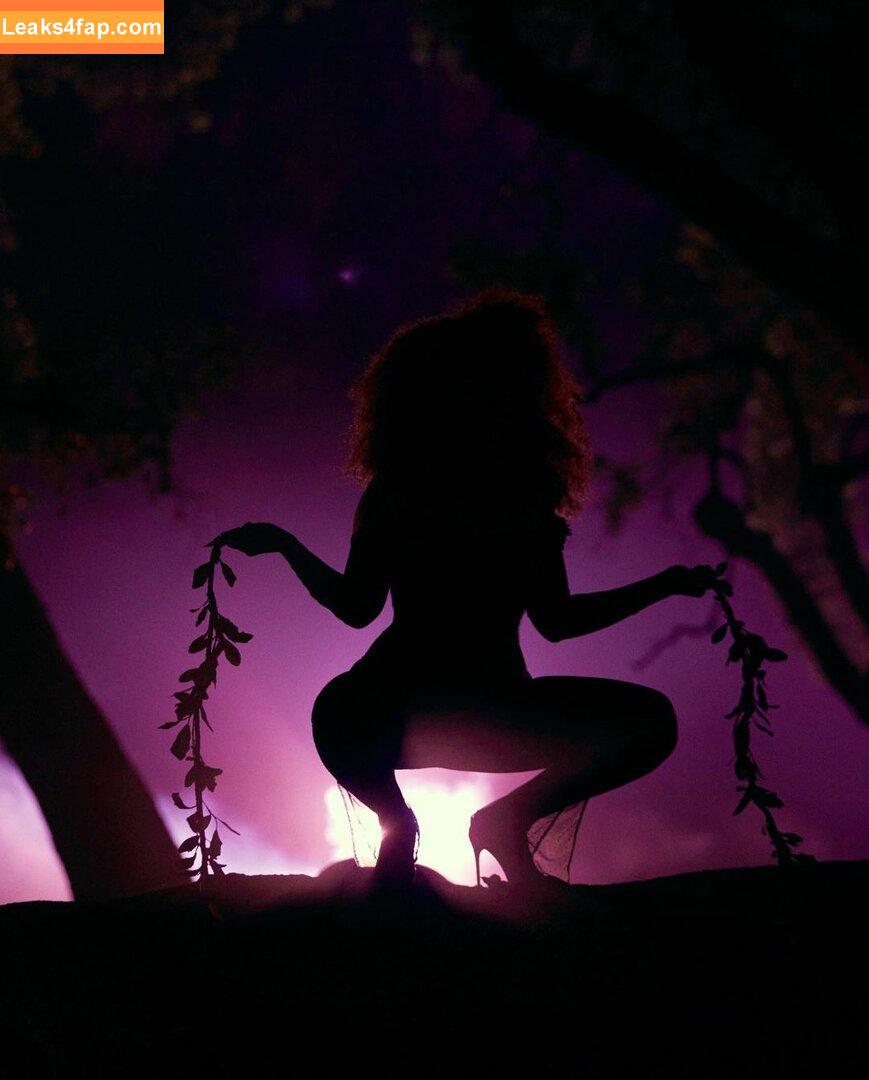 Rihanna / badgalriri leaked photo photo #0465