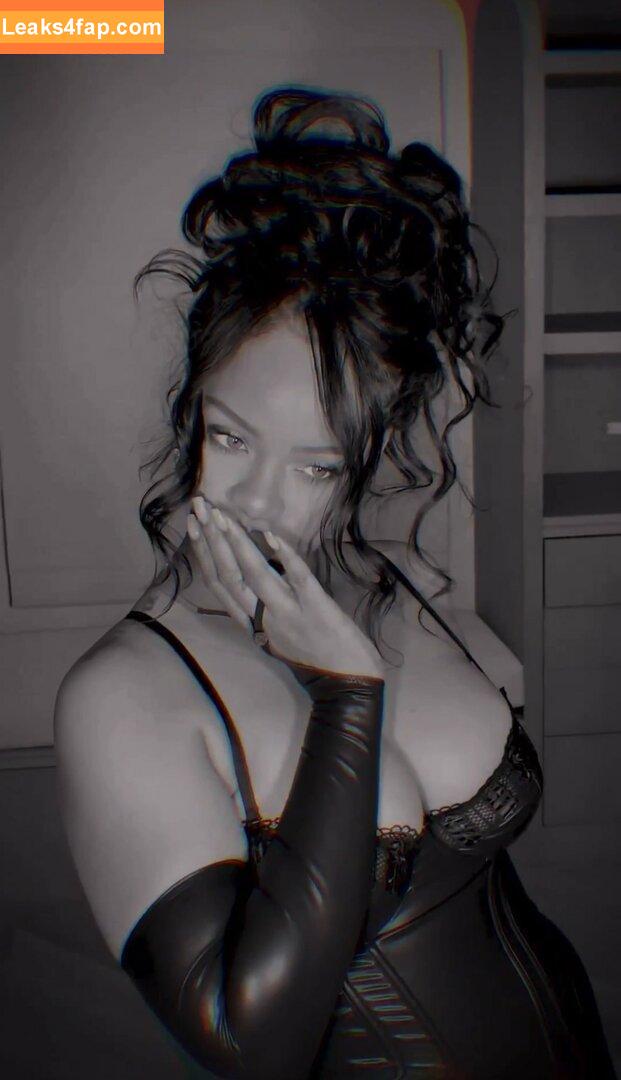 Rihanna / badgalriri leaked photo photo #0467