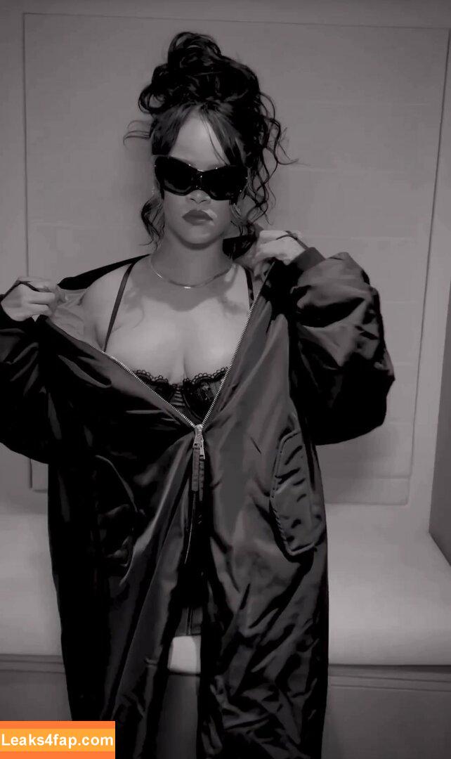 Rihanna / badgalriri leaked photo photo #0469