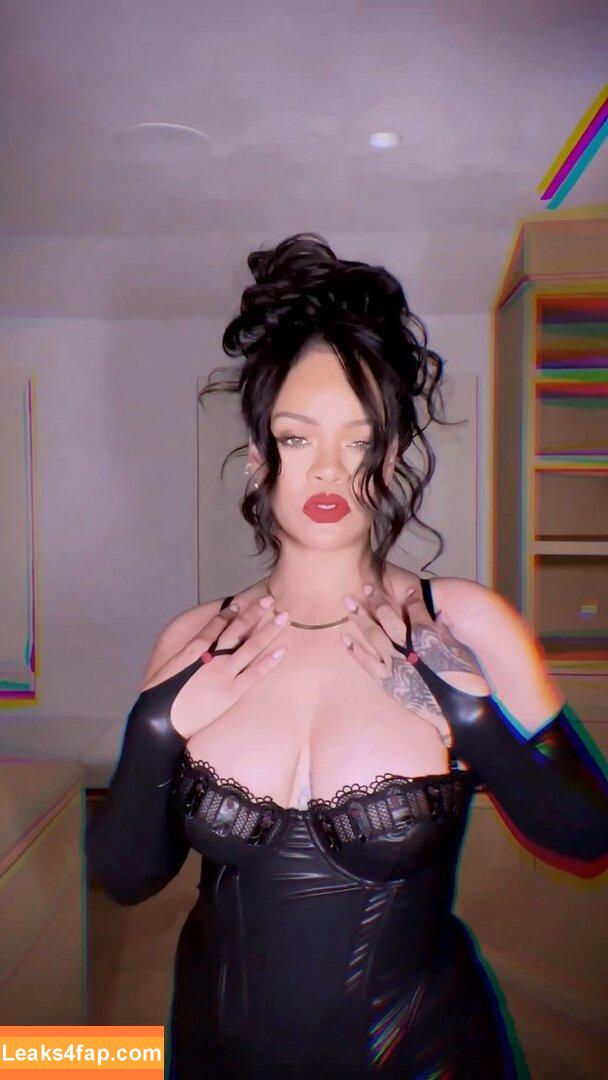 Rihanna / badgalriri leaked photo photo #0473
