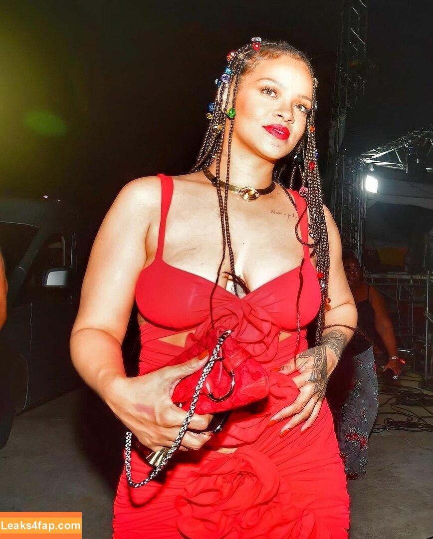 Rihanna / badgalriri leaked photo photo #0489