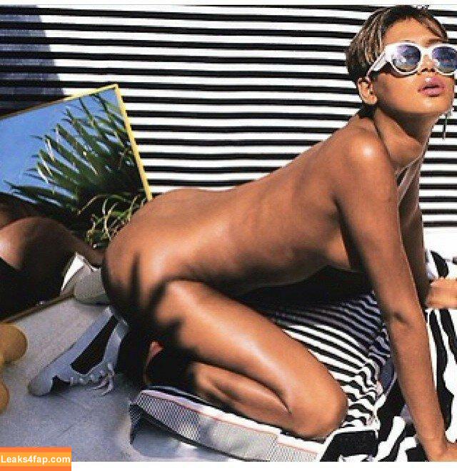 Rihanna / badgalriri leaked photo photo #0495