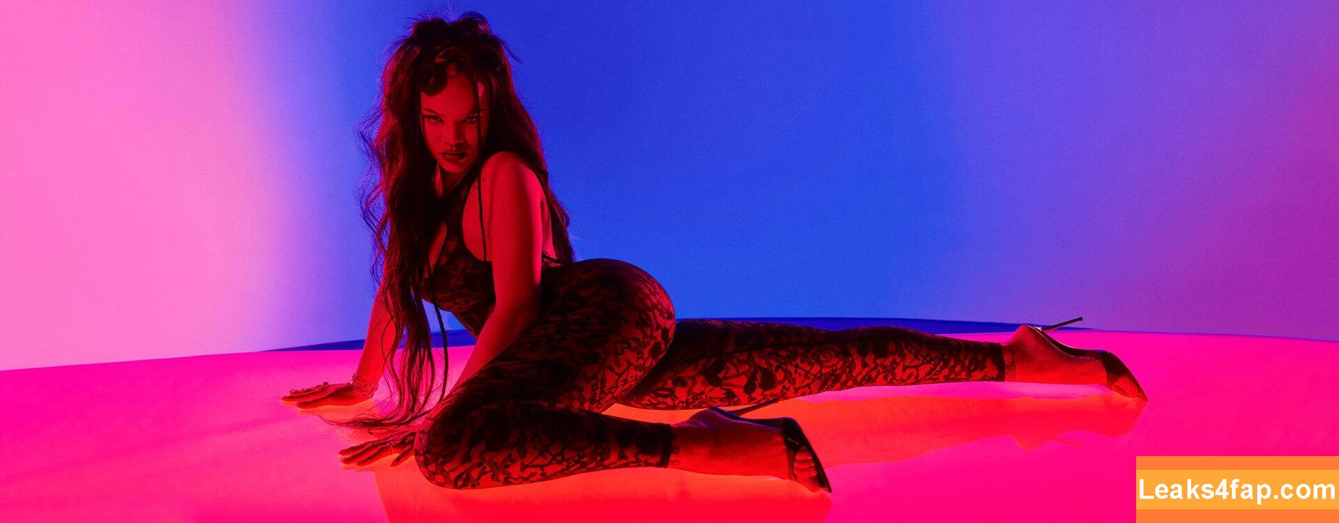 Rihanna / badgalriri leaked photo photo #0514