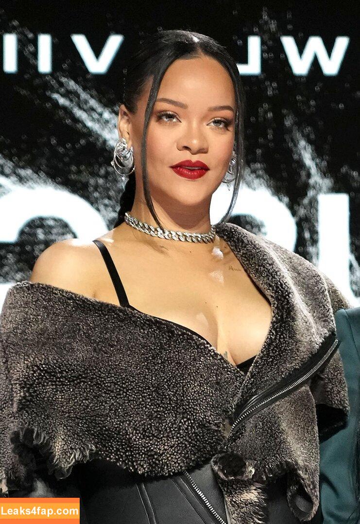 Rihanna / badgalriri leaked photo photo #0522