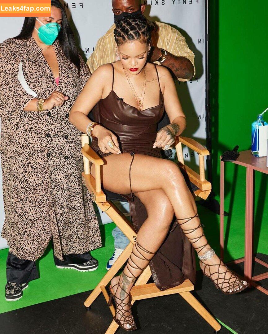 Rihanna / badgalriri leaked photo photo #0540