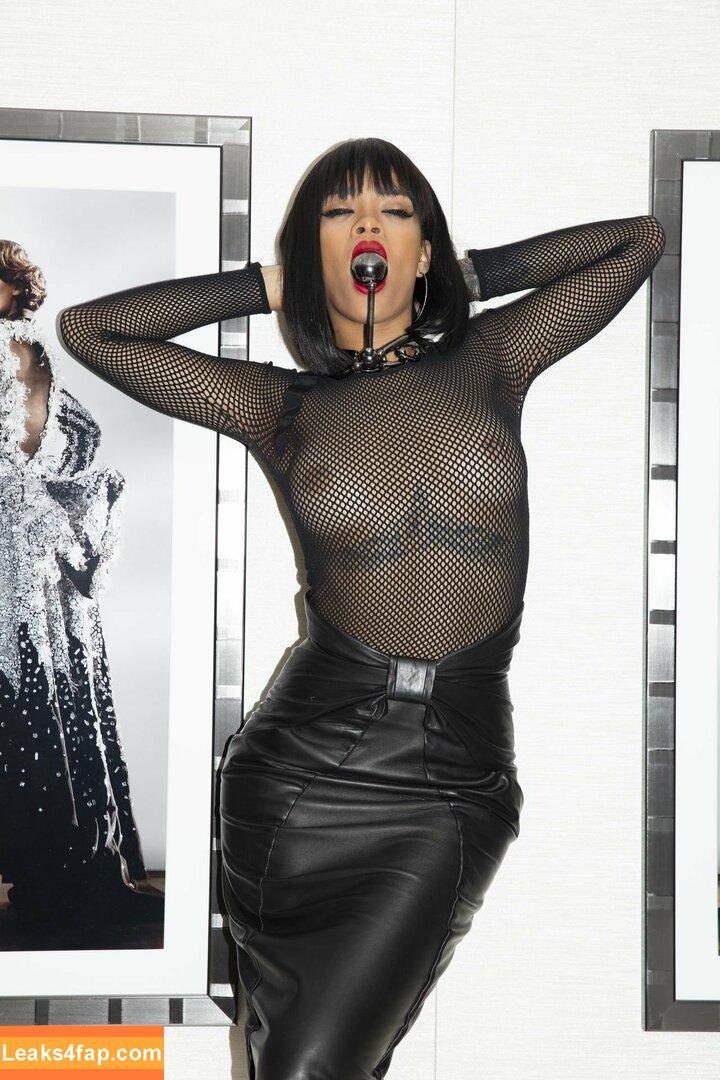 Rihanna / badgalriri leaked photo photo #0713