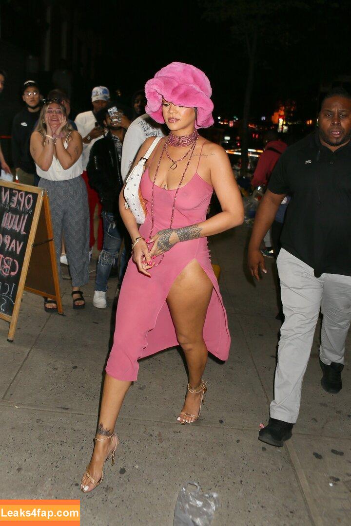Rihanna / badgalriri leaked photo photo #0716