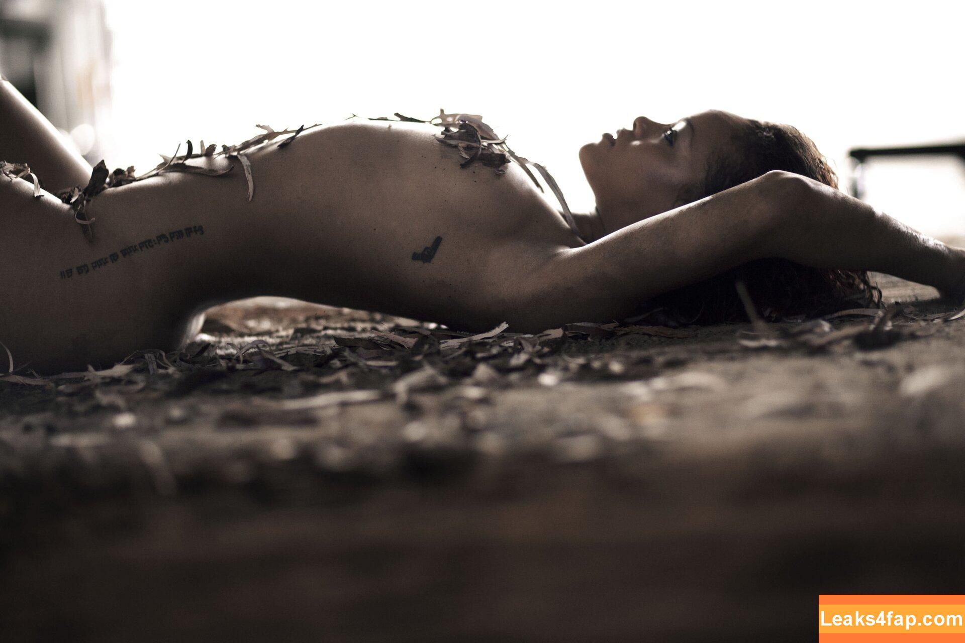 Rihanna / badgalriri leaked photo photo #0742