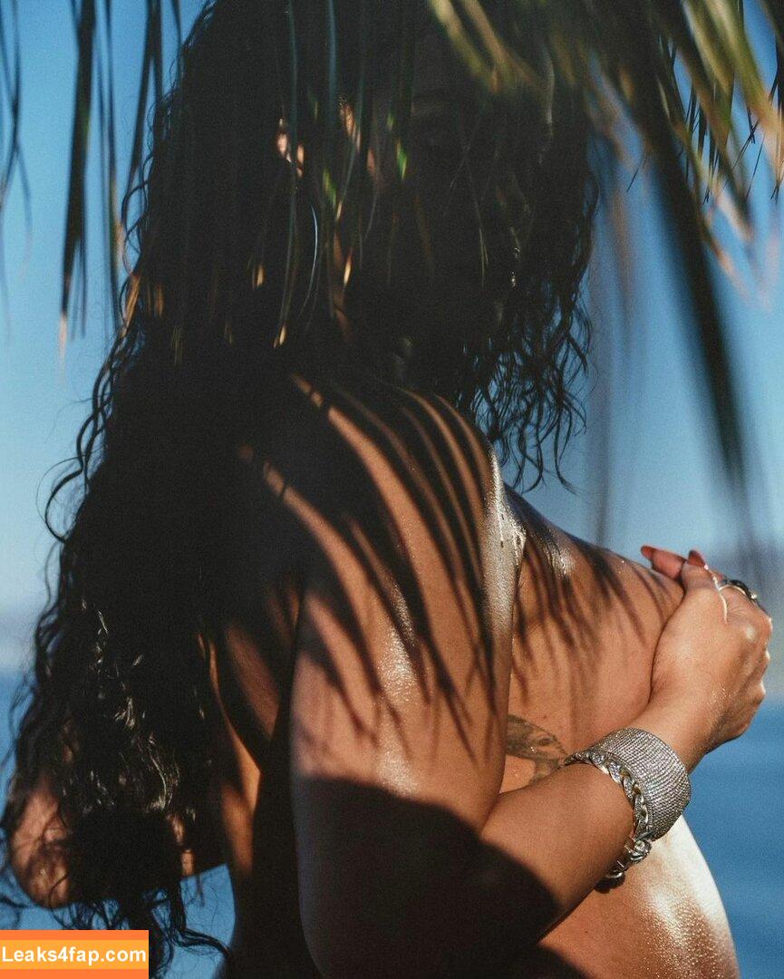 Rihanna / badgalriri leaked photo photo #0768