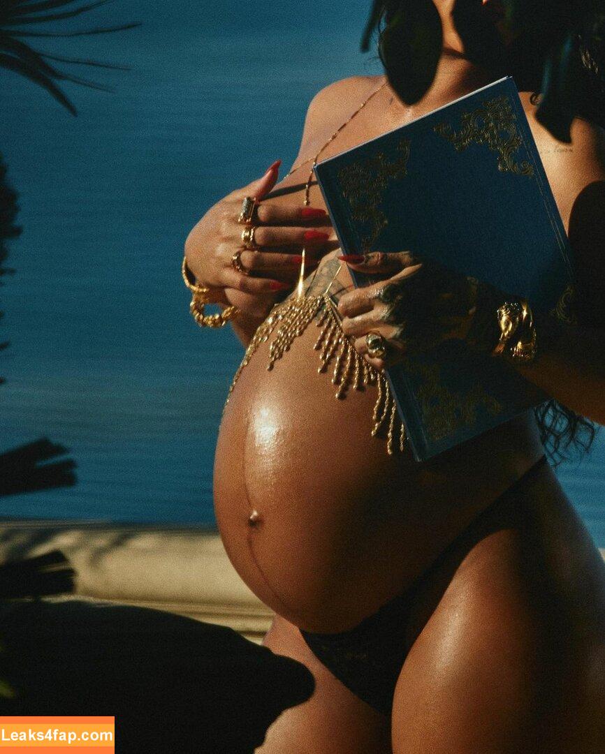 Rihanna / badgalriri leaked photo photo #0770