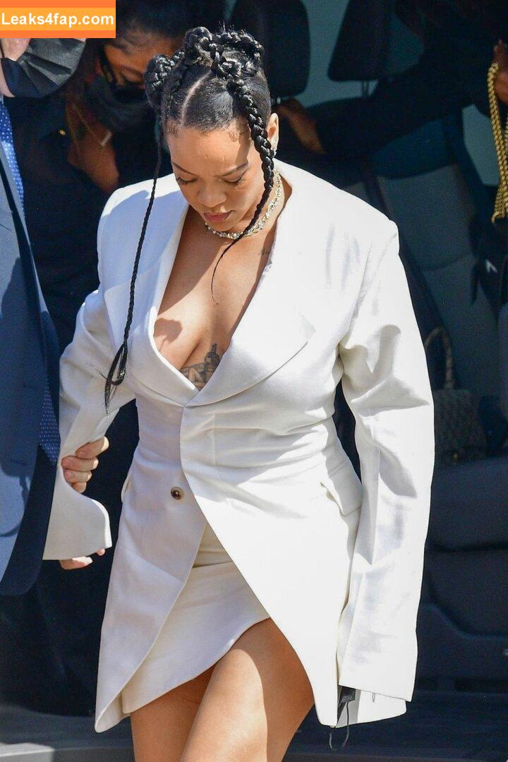 Rihanna / badgalriri leaked photo photo #0776