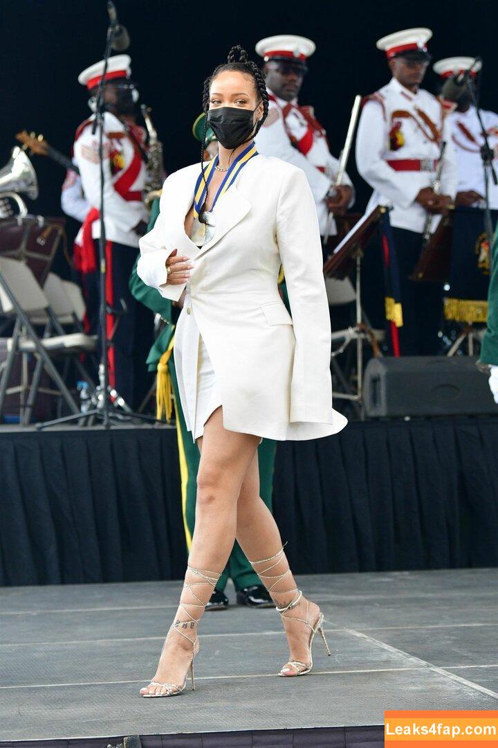 Rihanna / badgalriri leaked photo photo #0779