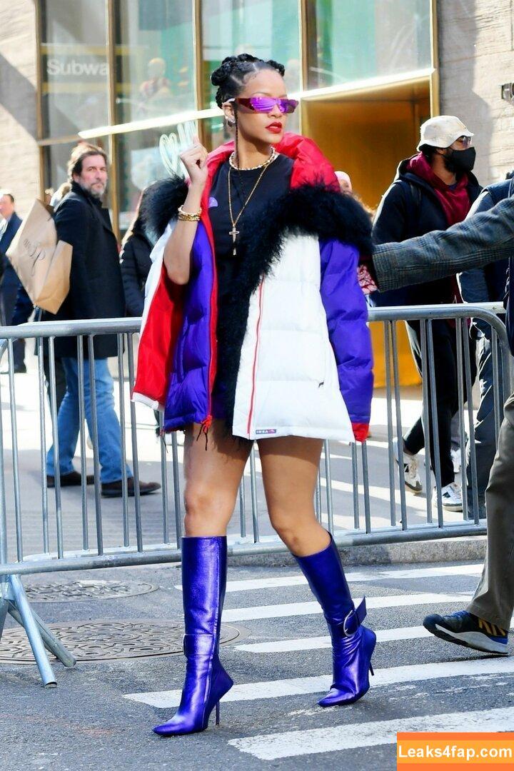 Rihanna / badgalriri leaked photo photo #0784