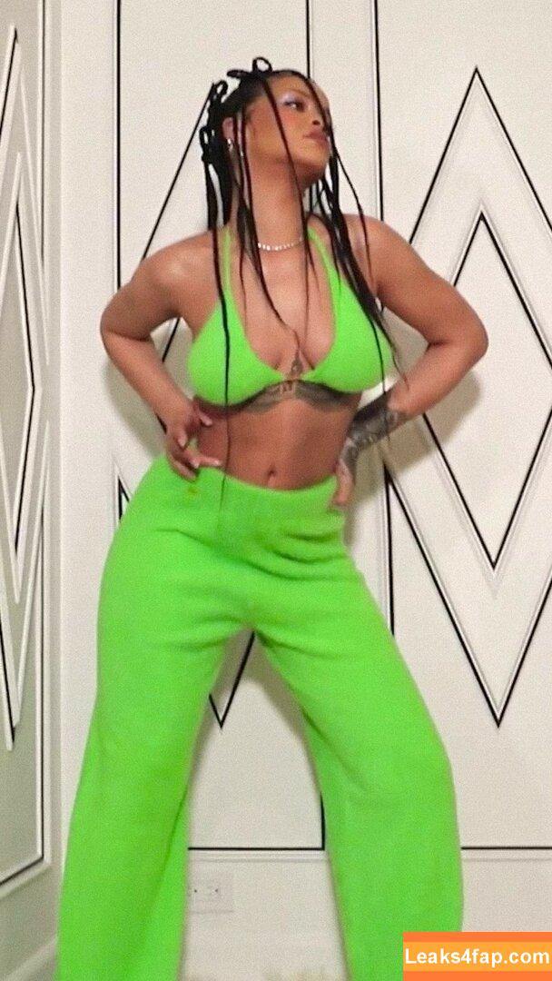 Rihanna / badgalriri leaked photo photo #0786