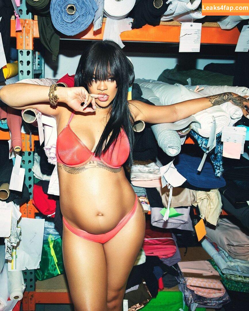 Rihanna / badgalriri leaked photo photo #0811