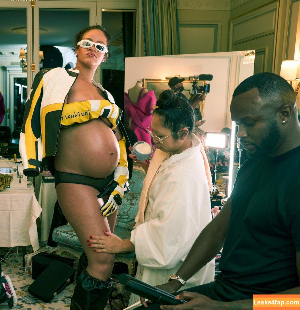 Rihanna / badgalriri leaked photo photo #0867
