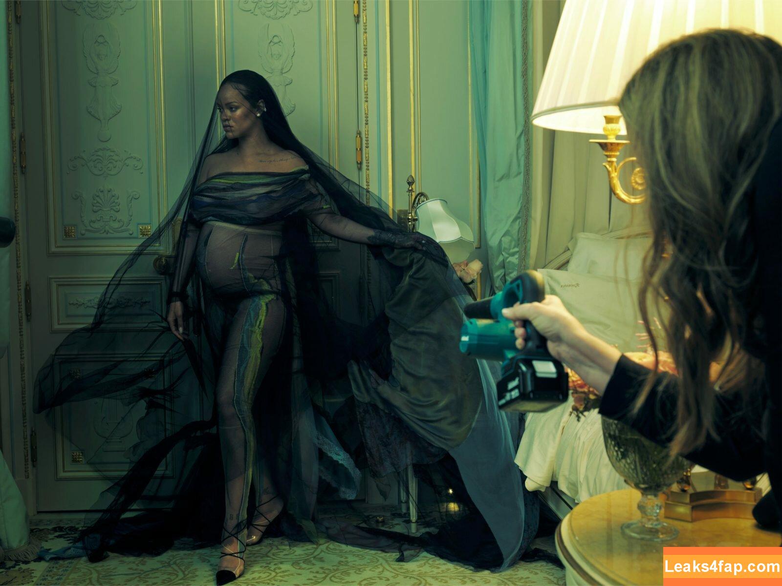 Rihanna / badgalriri leaked photo photo #0881