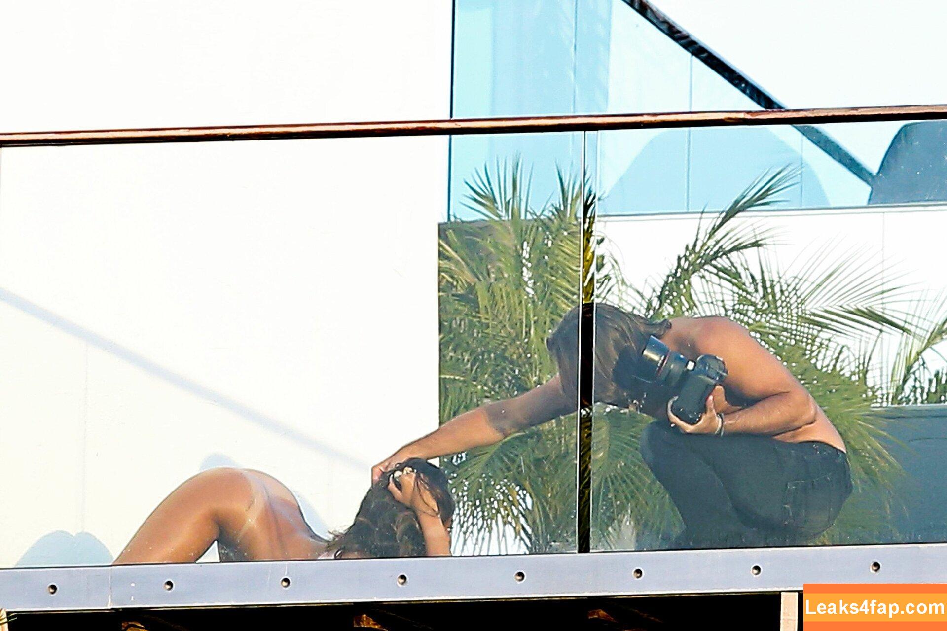 Rihanna / badgalriri leaked photo photo #0903