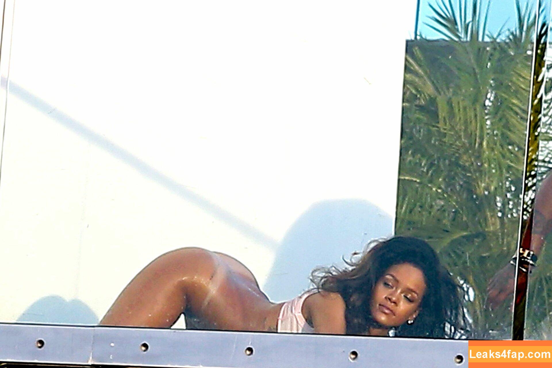 Rihanna / badgalriri leaked photo photo #0905