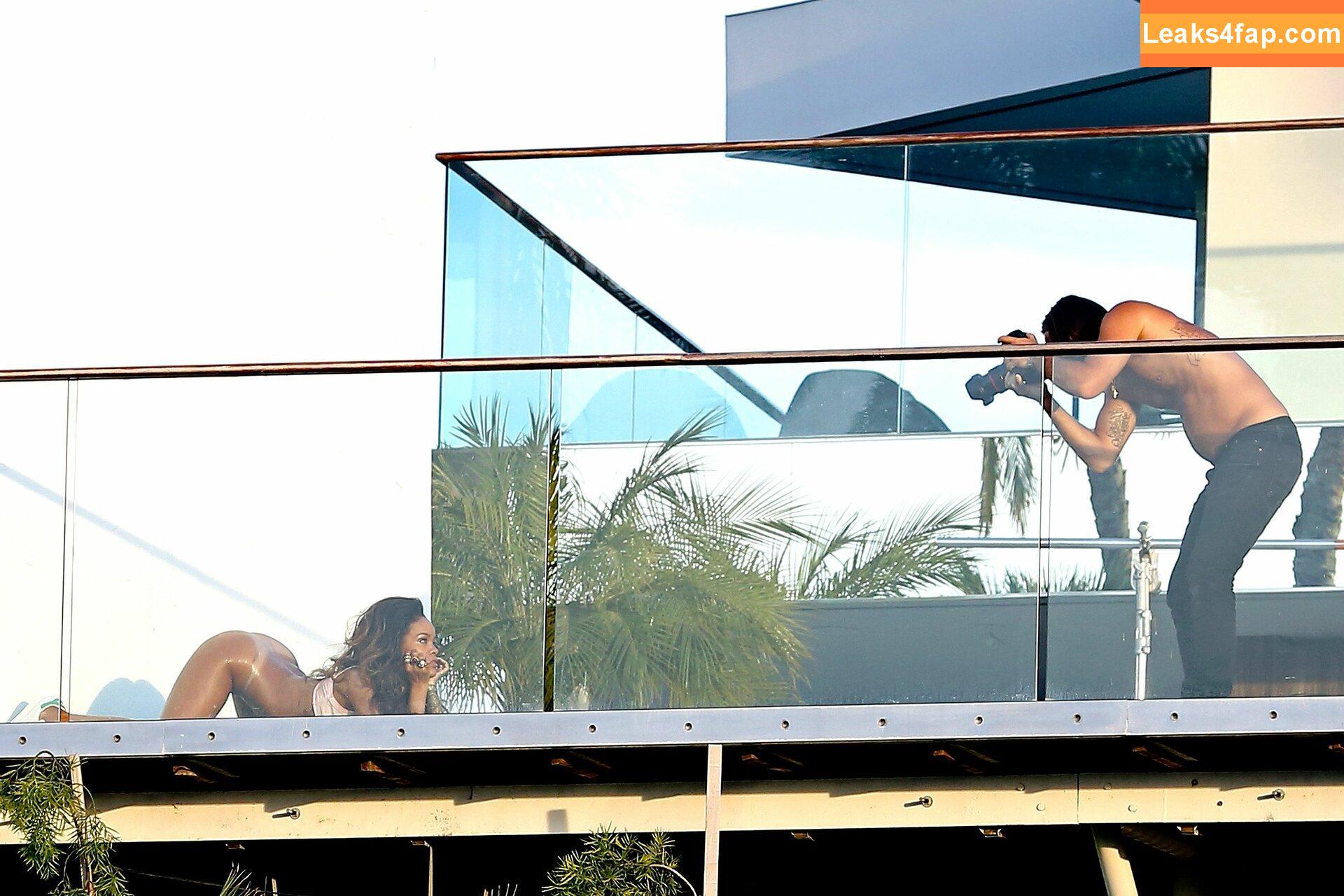 Rihanna / badgalriri leaked photo photo #0911