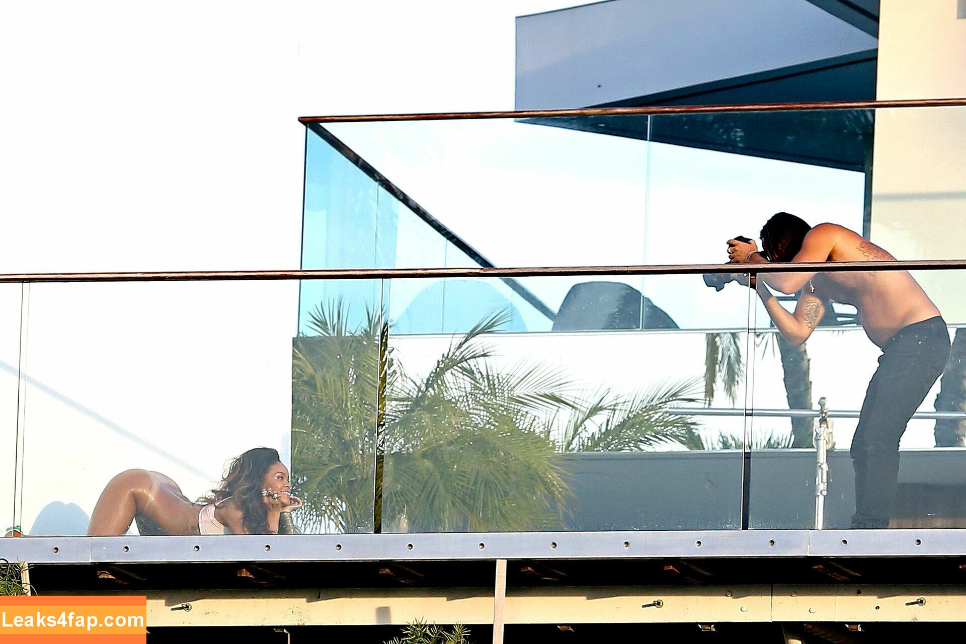 Rihanna / badgalriri leaked photo photo #0917