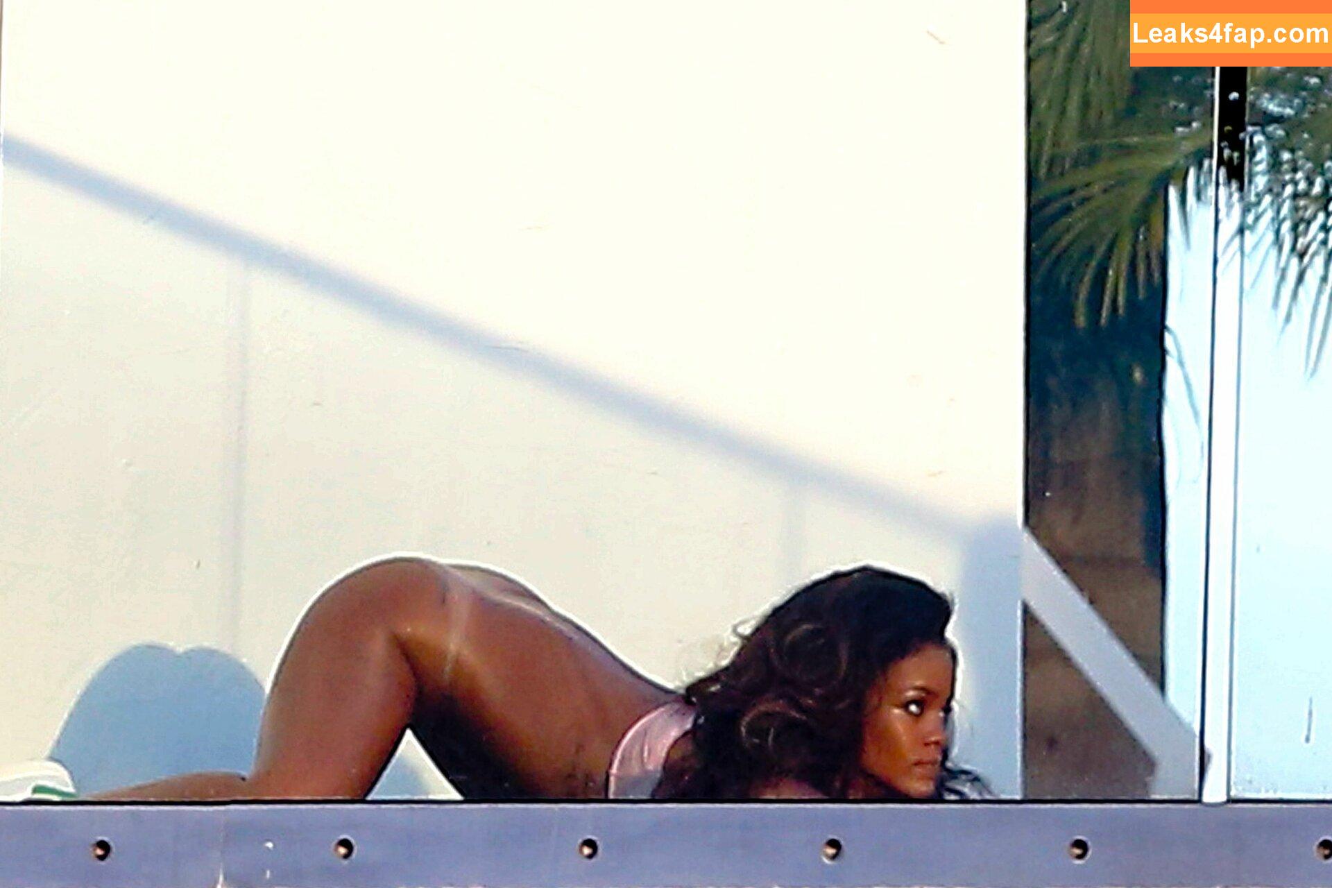 Rihanna / badgalriri leaked photo photo #0918
