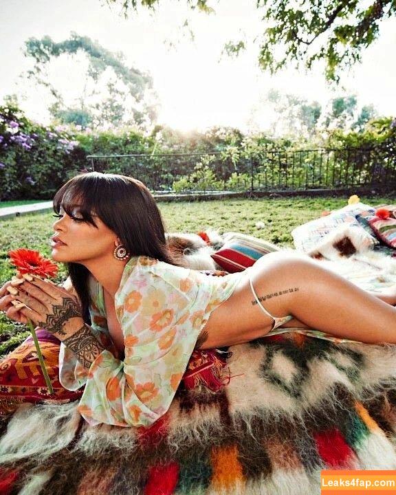 Rihanna / badgalriri leaked photo photo #0923
