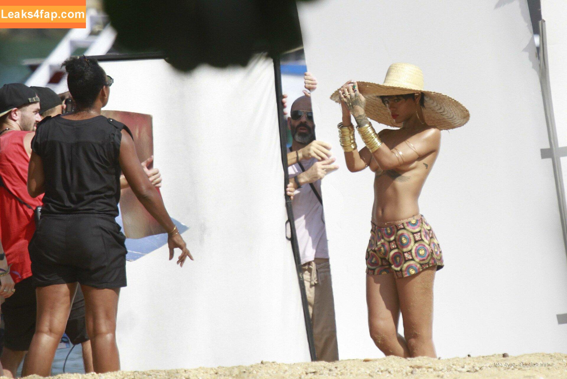 Rihanna / badgalriri leaked photo photo #0942