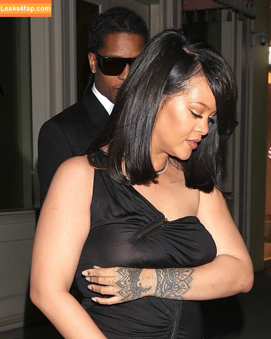 Rihanna / badgalriri leaked photo photo #0956