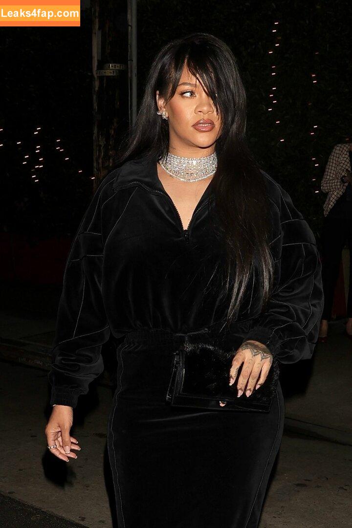 Rihanna / badgalriri leaked photo photo #0965