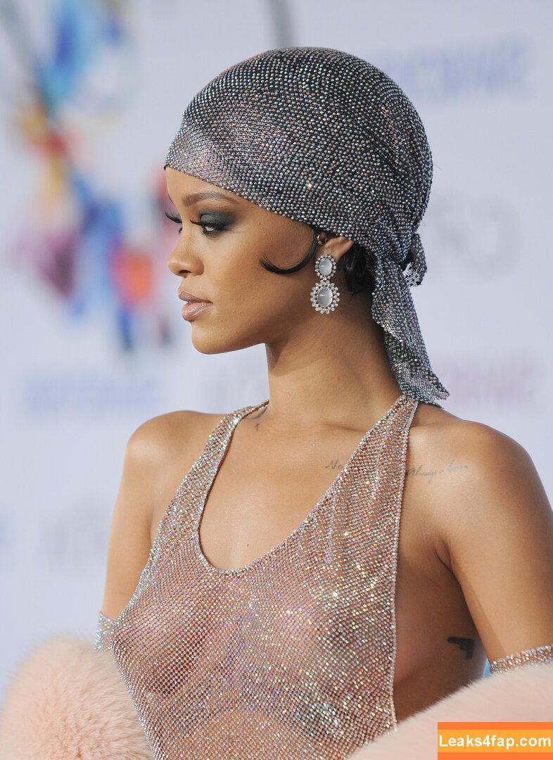 Rihanna / badgalriri leaked photo photo #0976