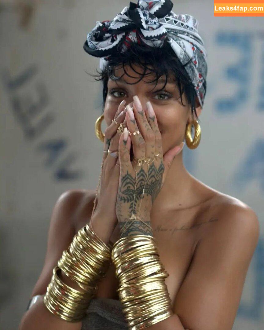 Rihanna / badgalriri leaked photo photo #0998