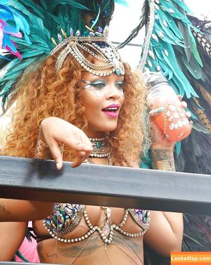 Rihanna photo #0005