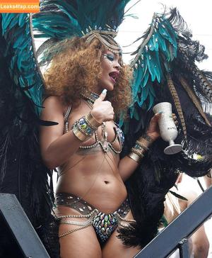 Rihanna photo #0010