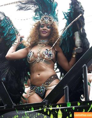 Rihanna photo #0012