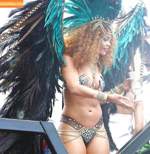 Rihanna photo #0017