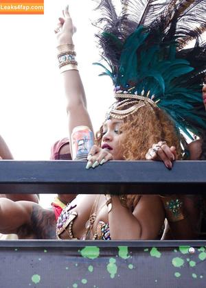 Rihanna photo #0024