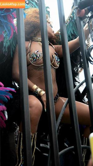 Rihanna photo #0031